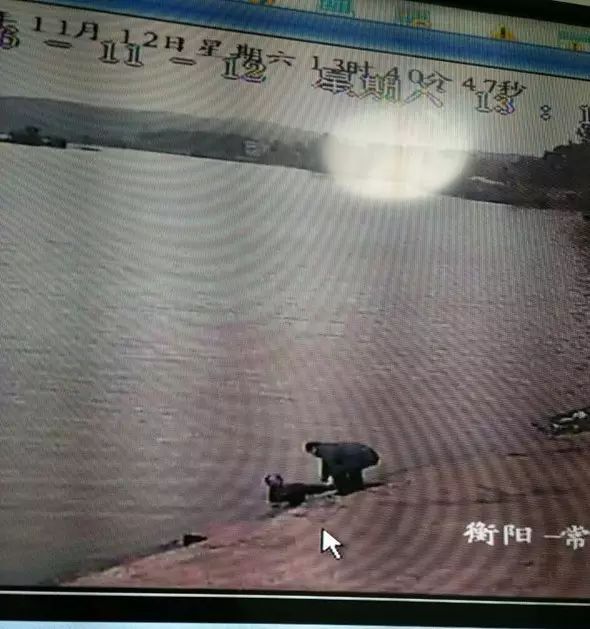 烟洲醉汉掉河中，，，，，海事监控显神威！